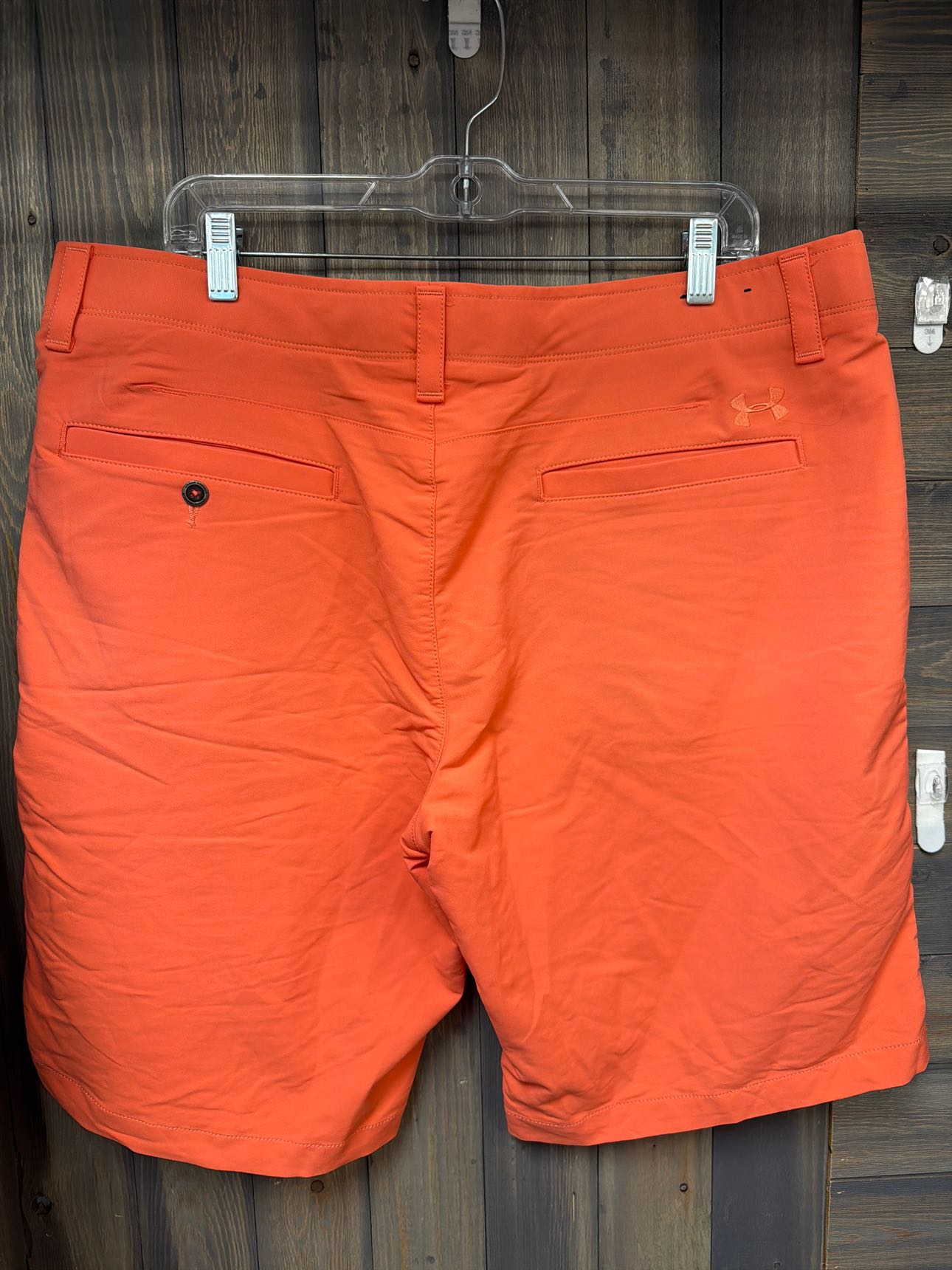 Men's Size 38 Under Armour Coral Shorts