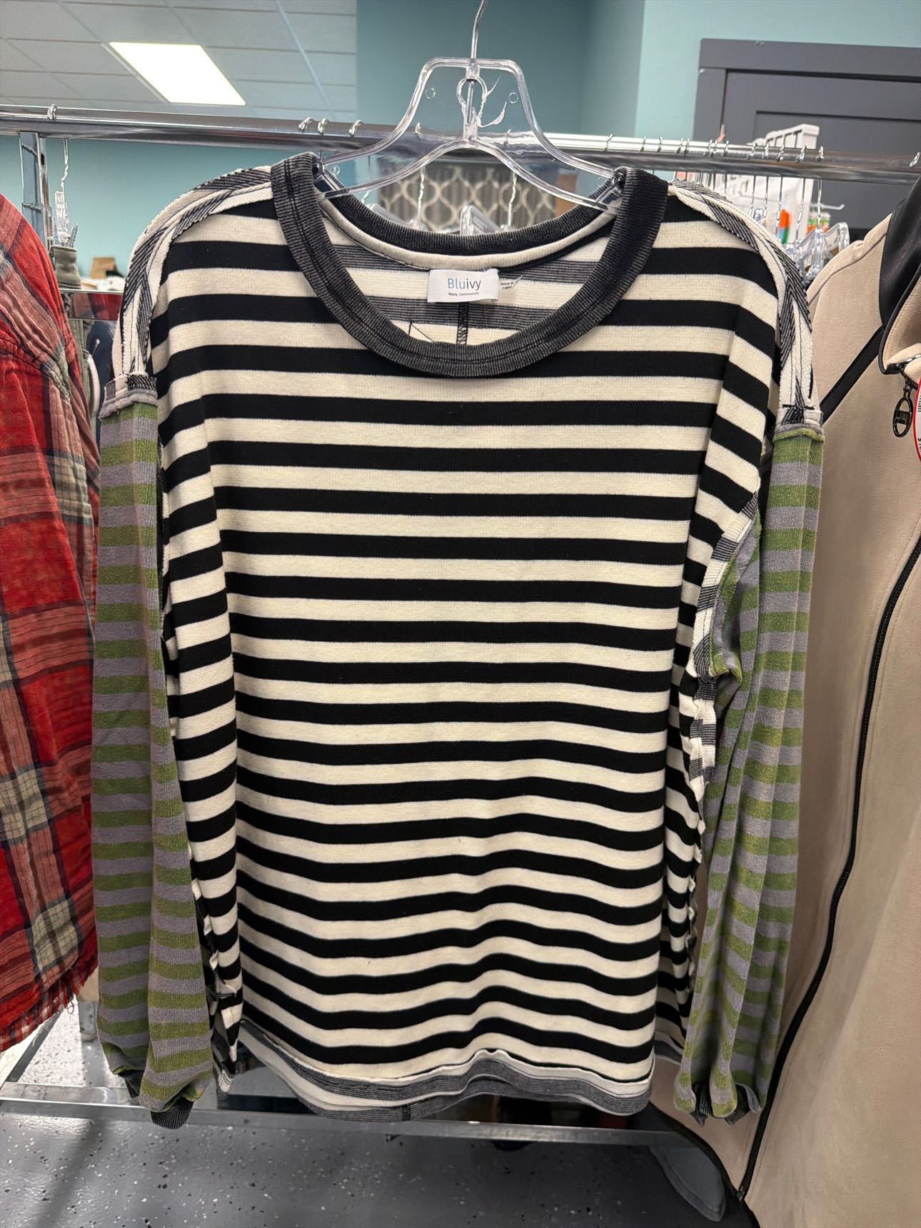 Women's Size Medium Bluivy Black Top