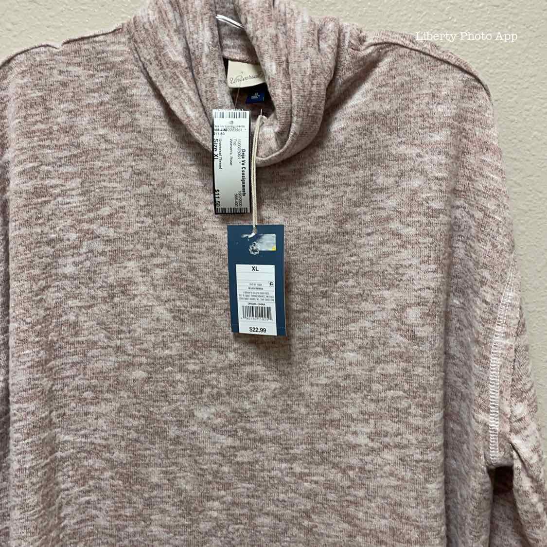 Women's Size XL Universal Thread Rose Top