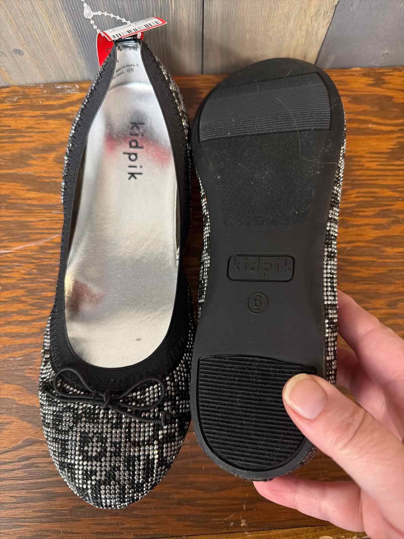 Girl's Size 6 kidpik Black Dress Shoes