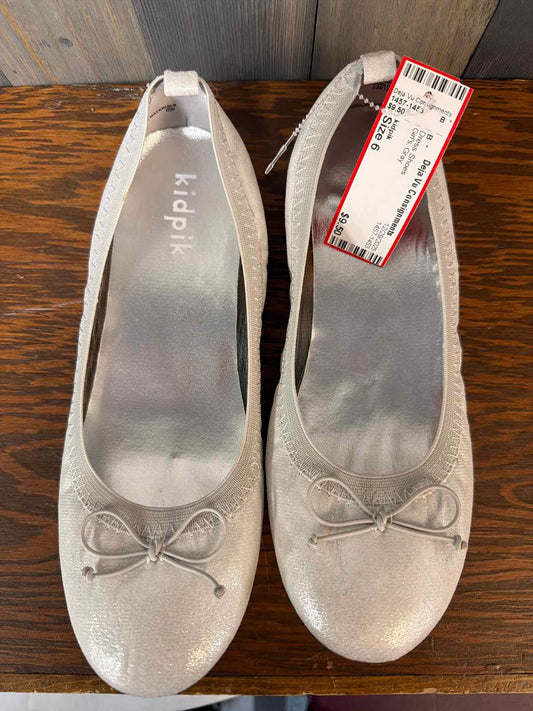 Girl's Size 6 kidpik Gray Dress Shoes