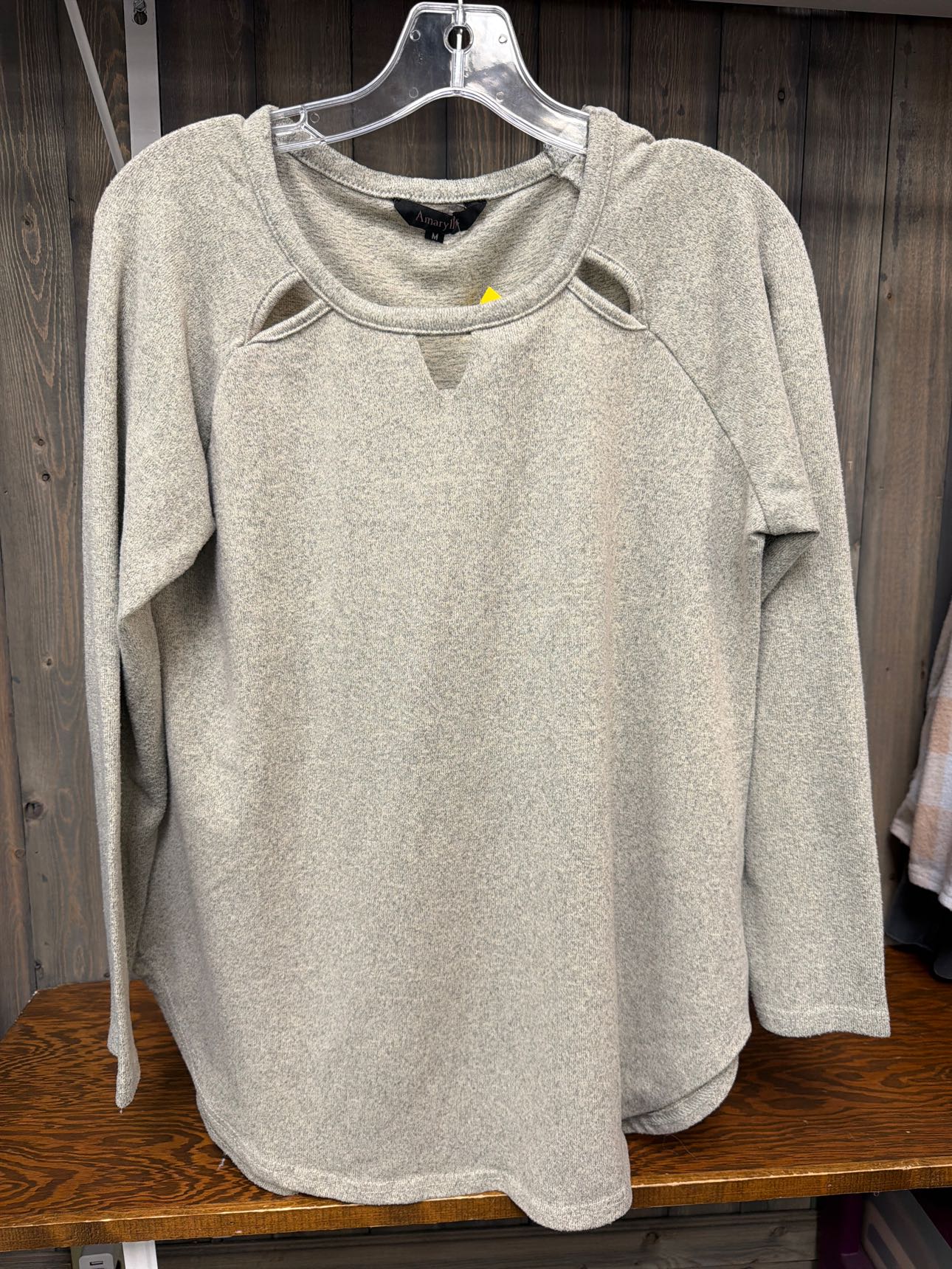 Women's Size Medium Amaryllis Gray Top