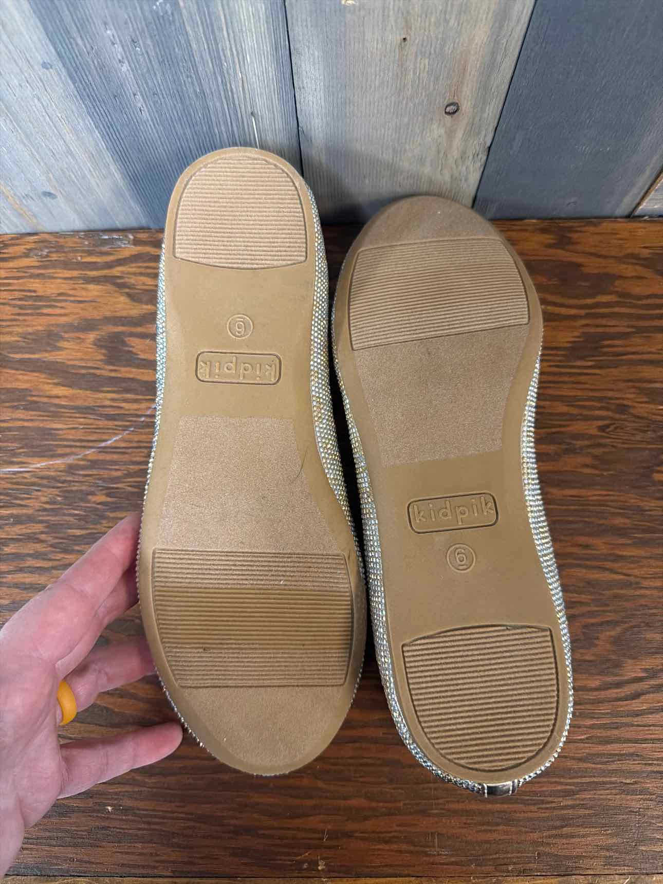 Girl's Size 6 kidpik Gold Dress Shoes