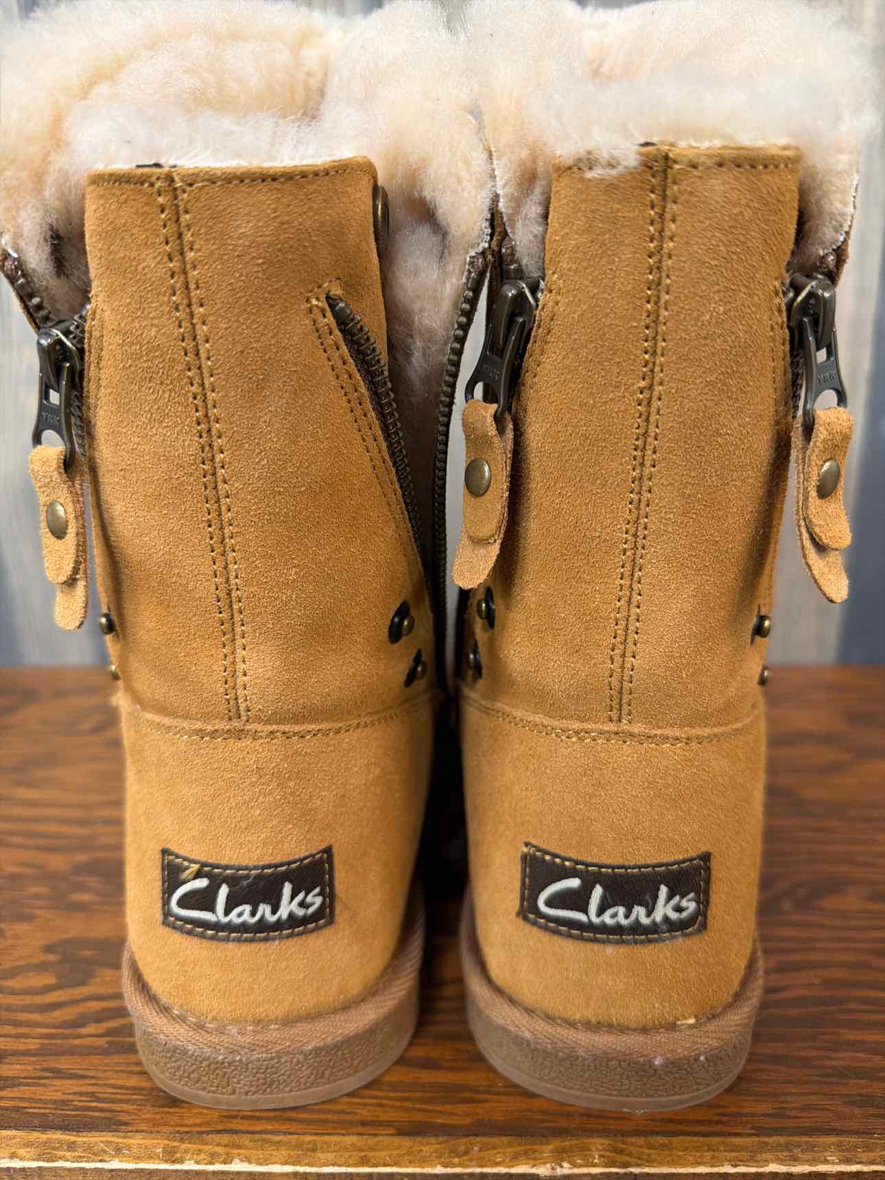 Women's Size 8 Clarks Tan Boots