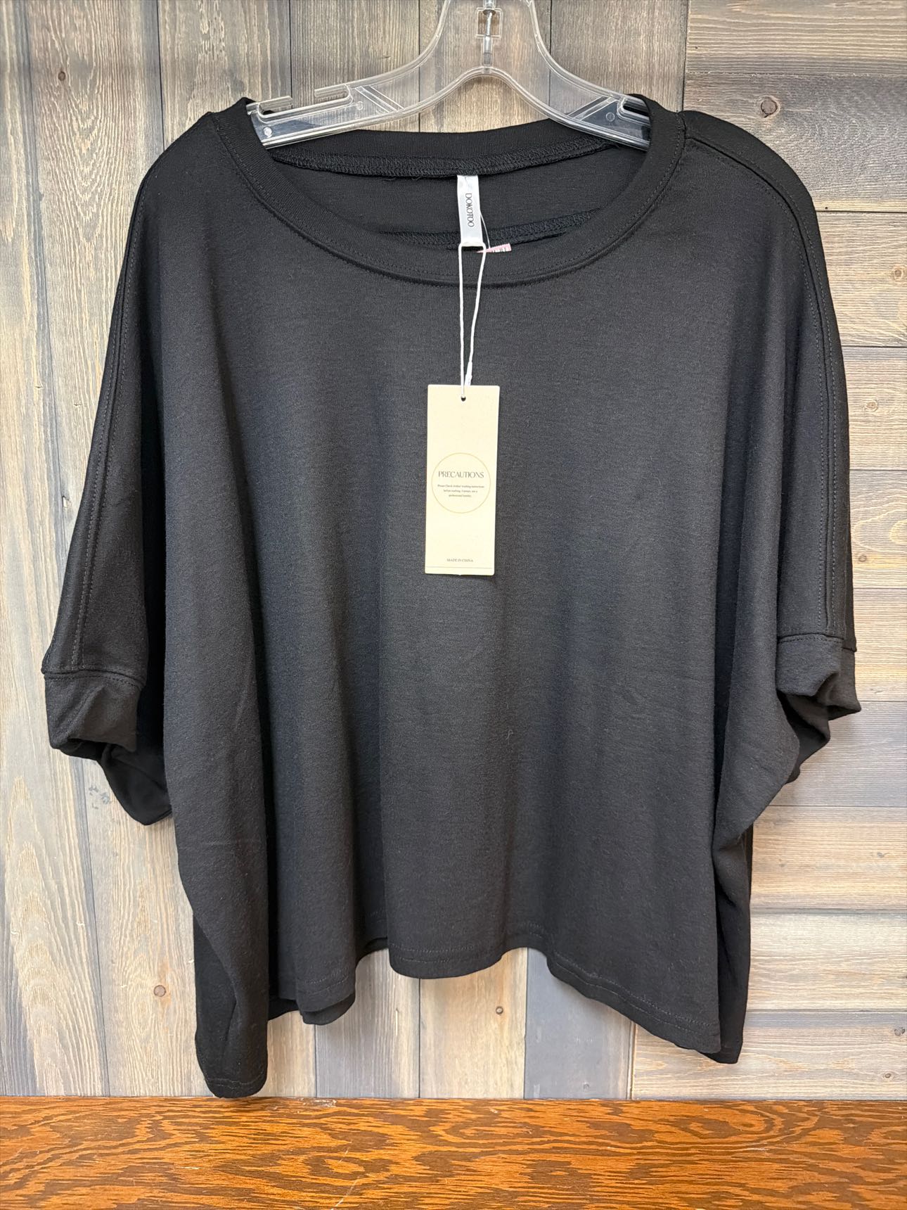 Women's Size Large Dokotoo Black Top