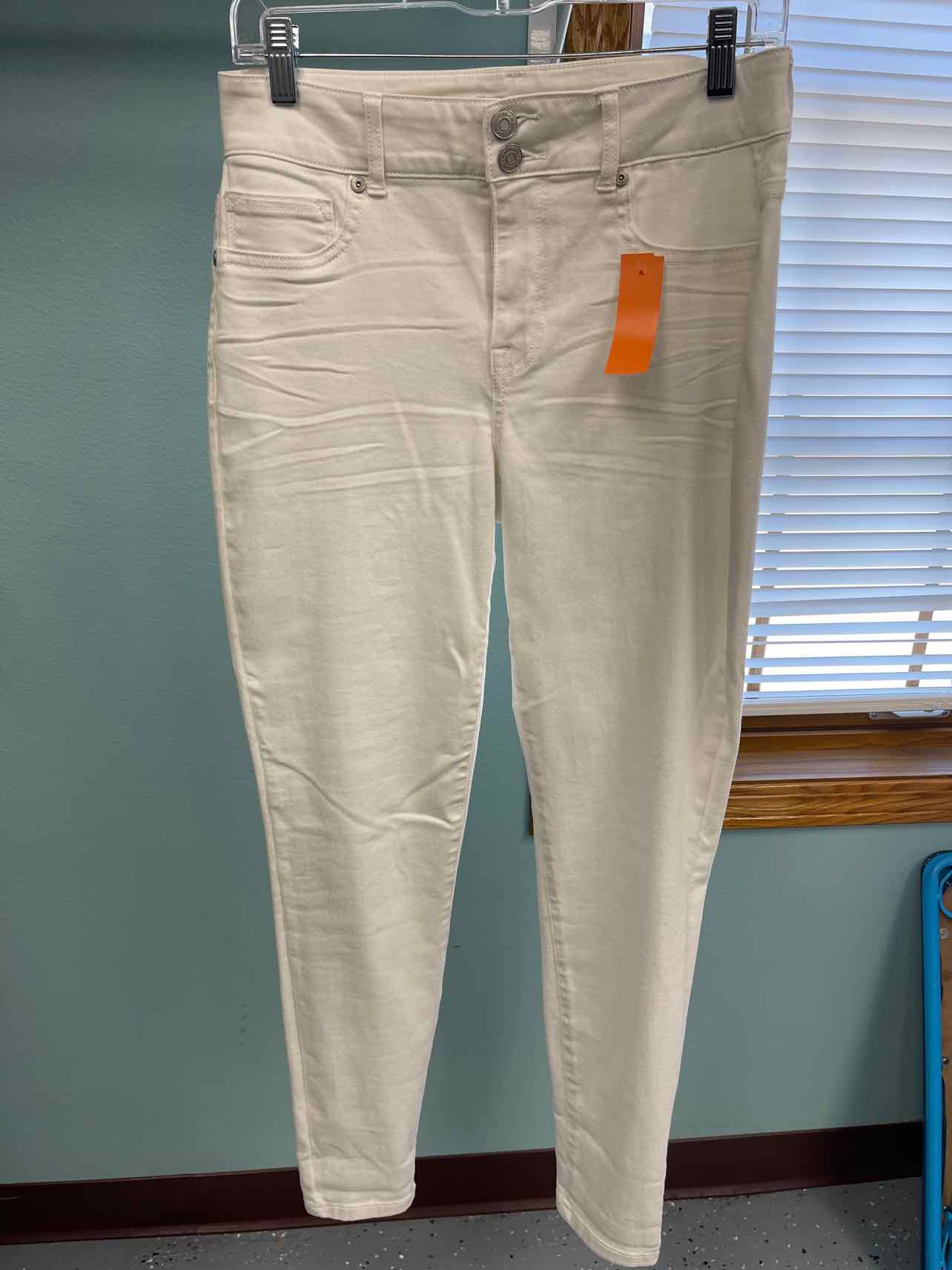 Women's Size Medium Maurices White Jeans