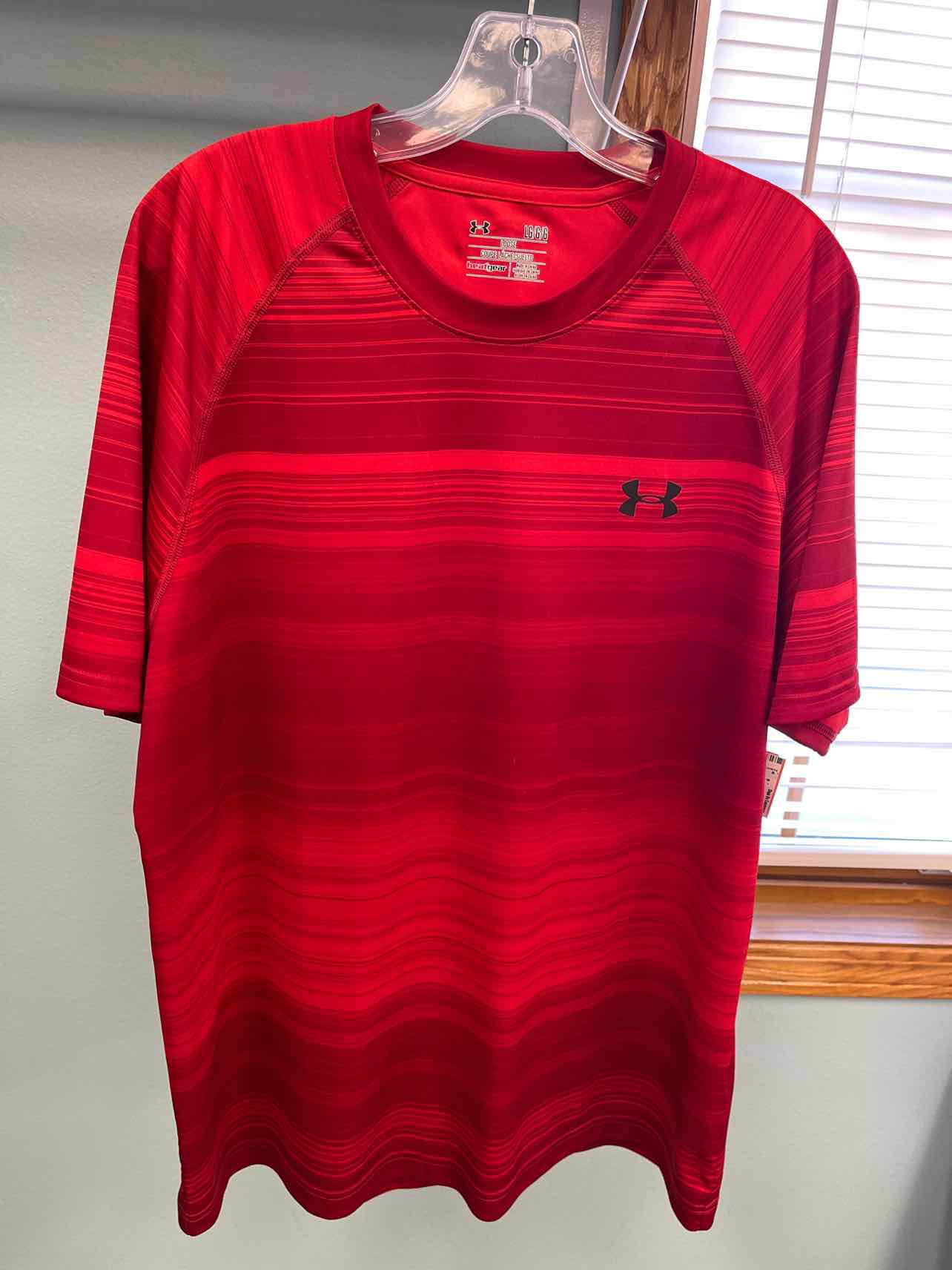 Men's Size Large Under Armour Red Short Sleeve